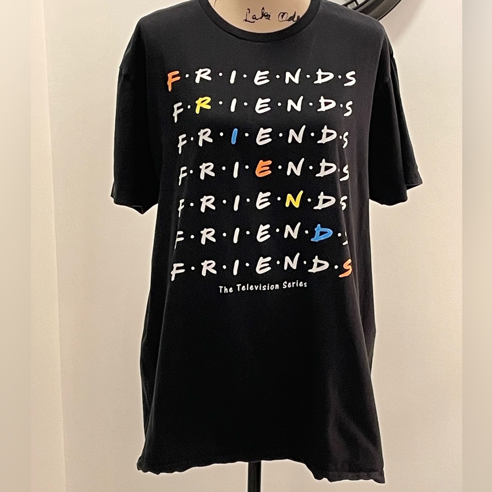 Friends XL black t-shirt